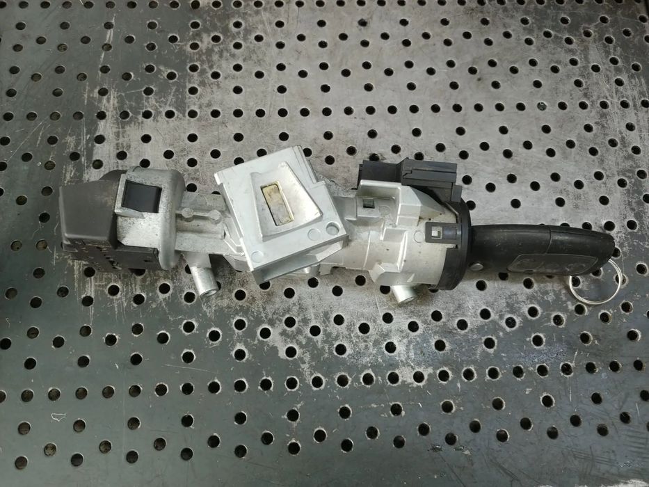 contact auto cu cheie ford focus 2 c-max  3m51-3f880-ac