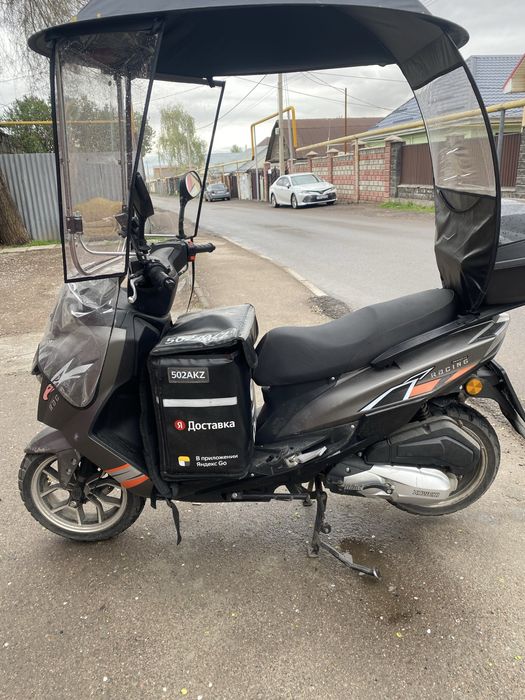 Макси скутер в хорошем состоянии