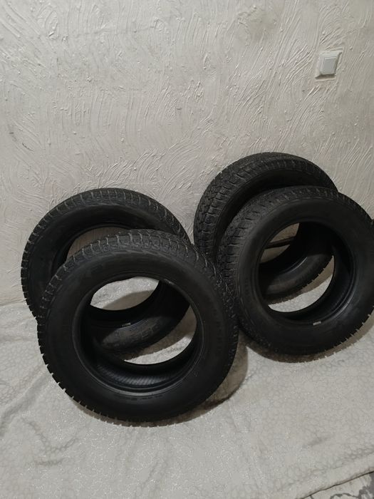 Продам зимнюю резину KAPSEN 205/65/15