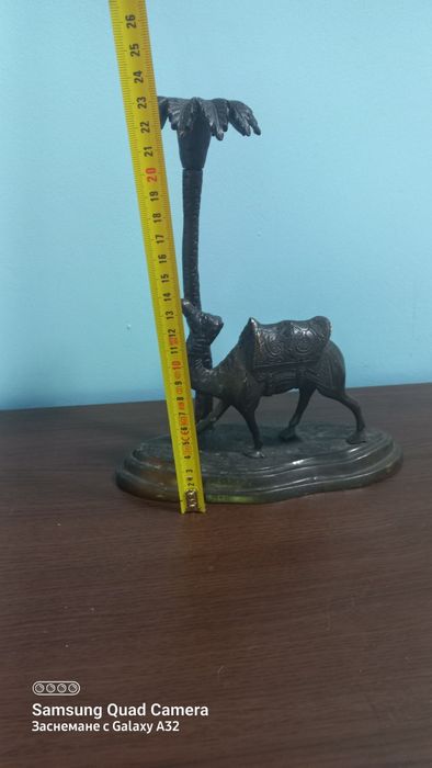 Бронзова Масивна тежка статуетка свещник камила с палма