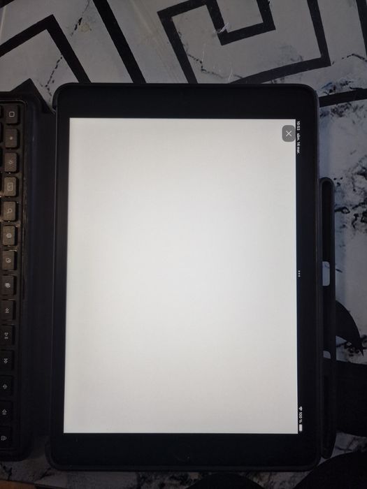 iPad 9 (Gen 9) + tastatură + folie mată – stare foarte bună