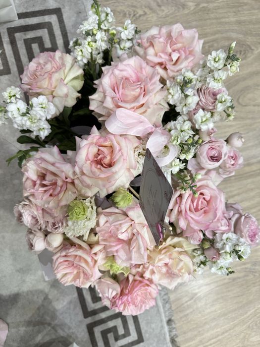 Букеты , цветы свежие