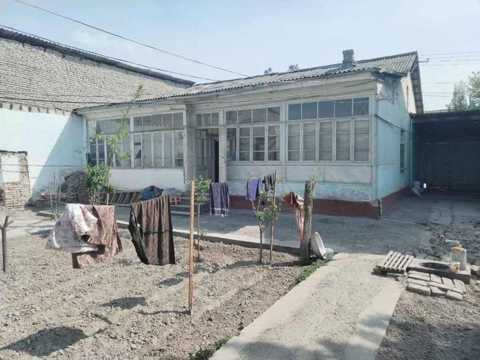 Андижон шаҳар марказида йўлни бўйида ижарага ховли уй берилади