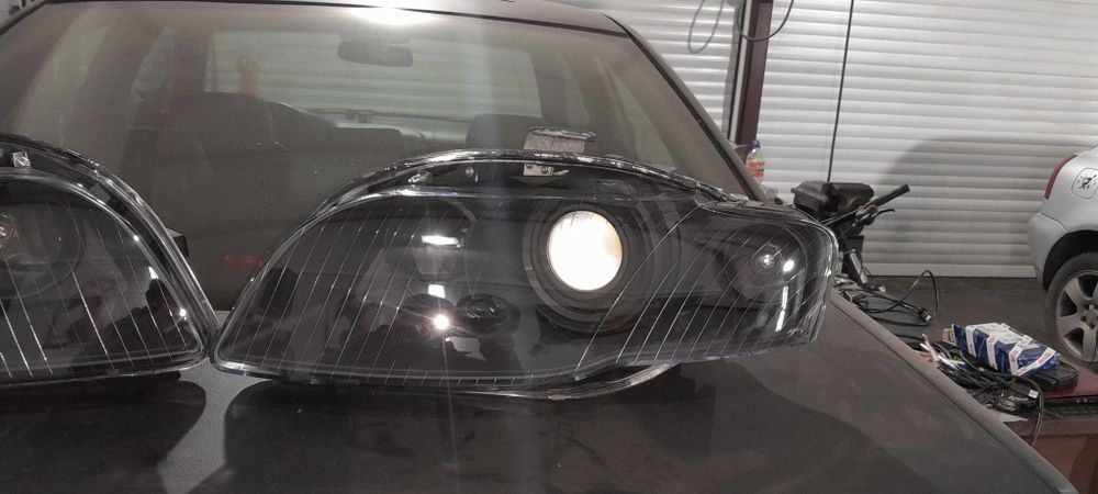 Продавам фарове за а4 б7