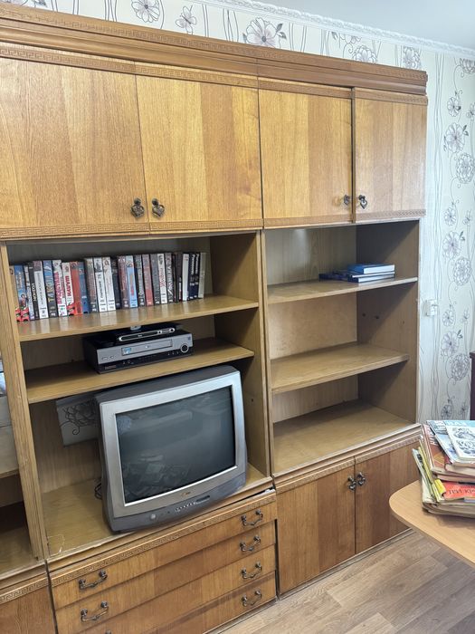 Отдам бесплатно мебельную стенку