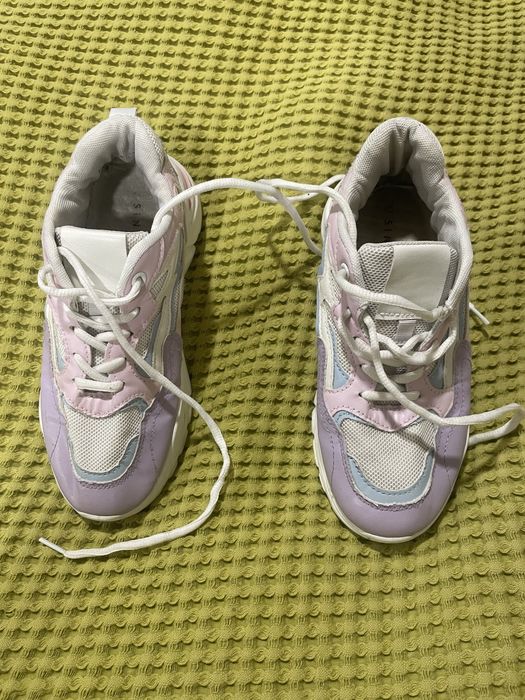 Дамски спортни обувки