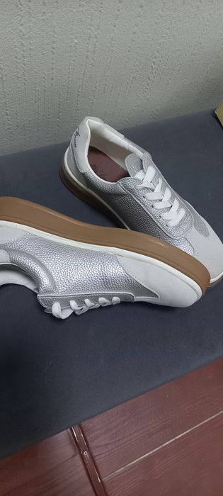 Кроссовки 36размер женск