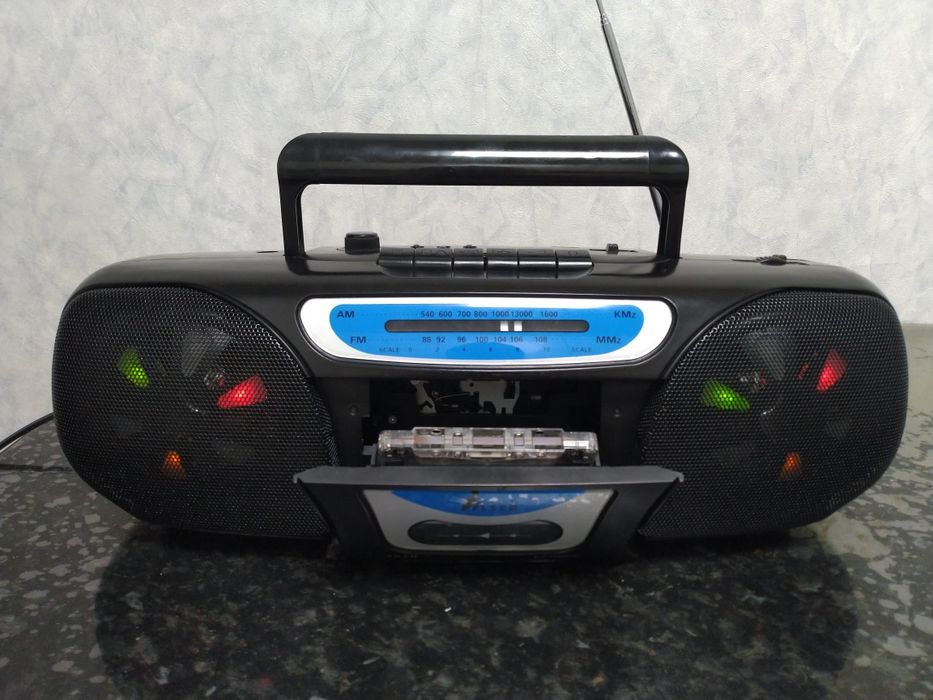 Магнитофон кассетный