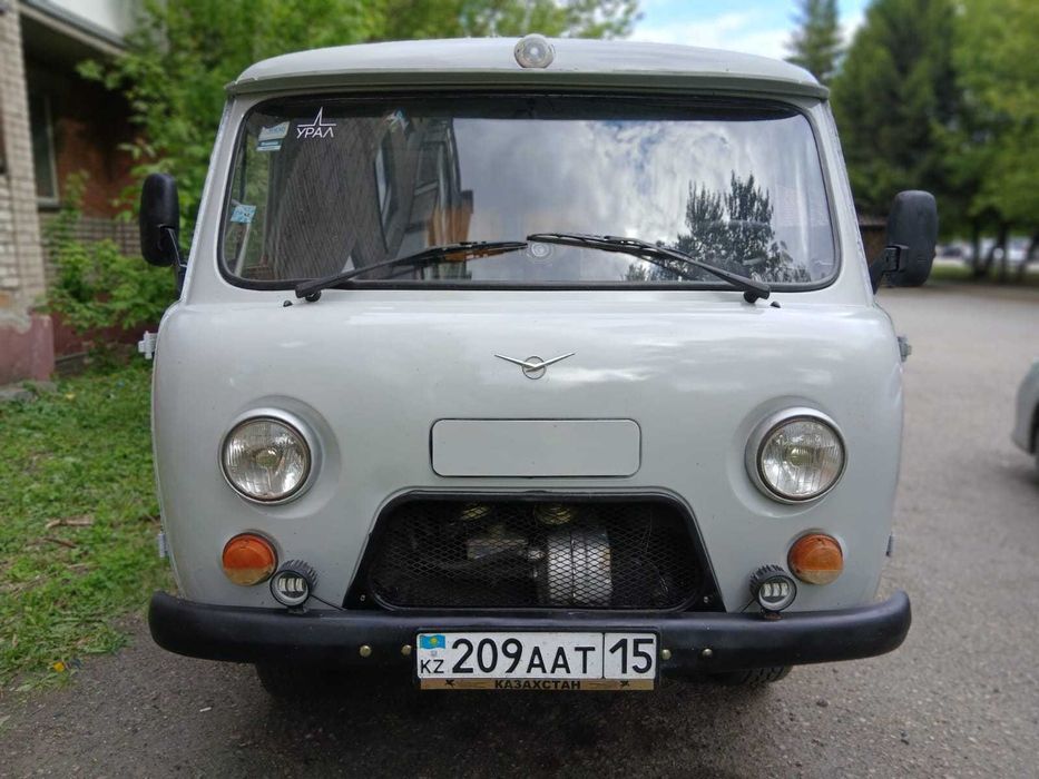 Буханка 2002 г  2.4 л, бензин