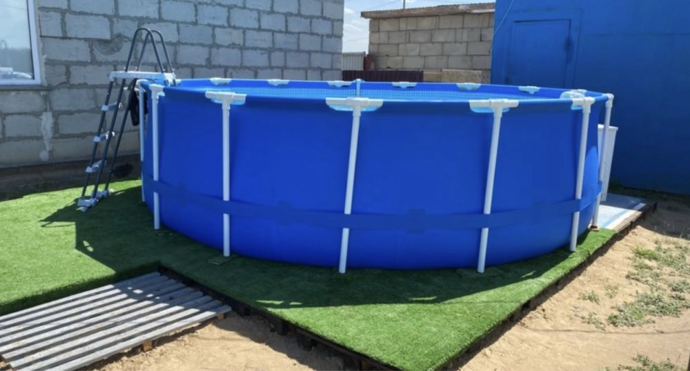 Большой бассейн ( не для детей )