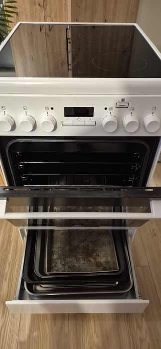 Plita si cuptor electrice Electrolux si hota