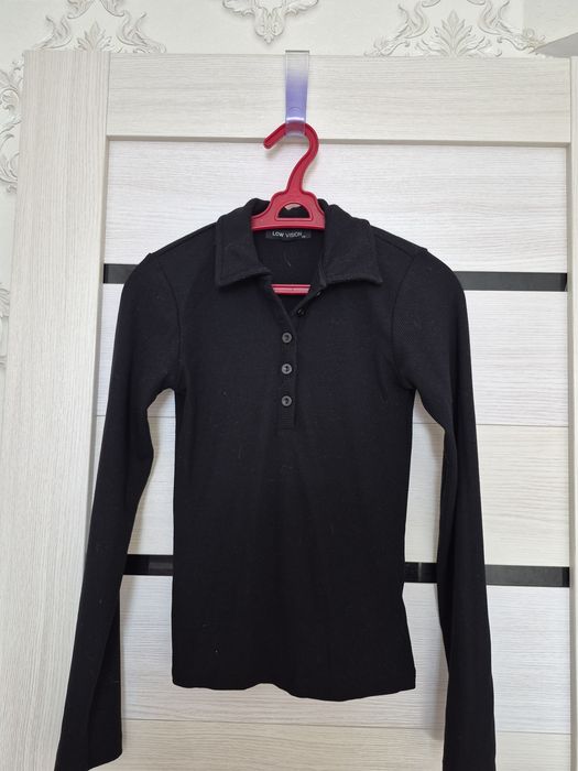 Продам два пакета одежды для девочки подростка