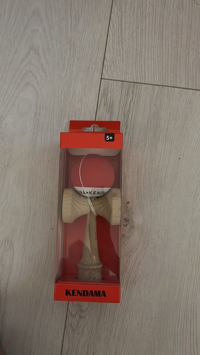 Kendama cu grip si gaură în BanceHole