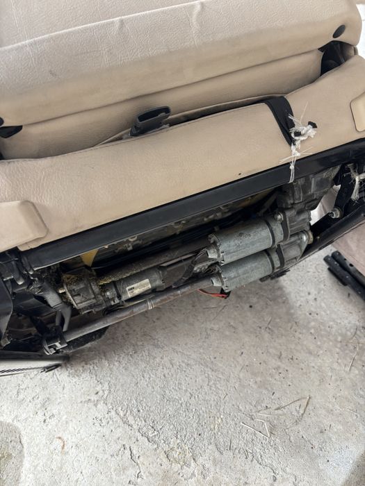 Сиденья передние