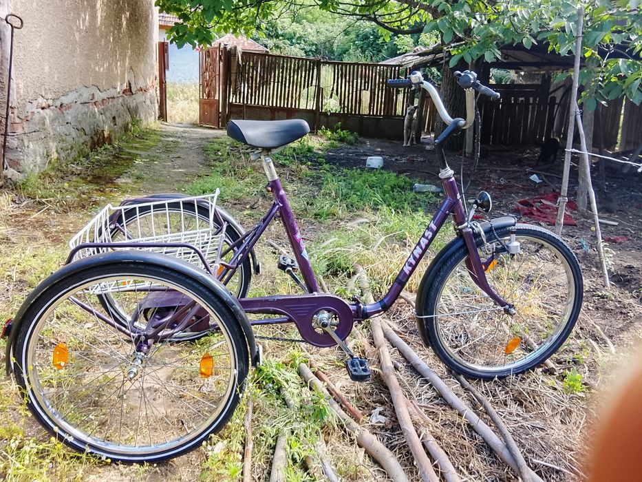 Triciclete Adulți 3 Viteze În Butuc Roți 24 Inci Far Halogen Stop Spate STARE EXCELENTĂ Cauciucuri Foarte Bune Coș Spate STARE Foarte Buna Clopoțel