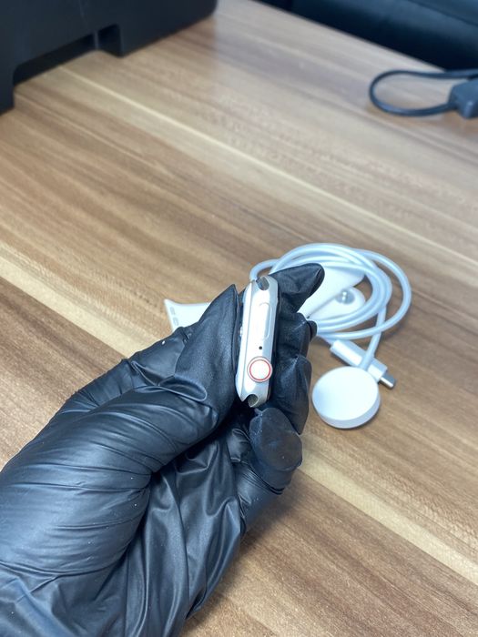 Apple Watch Seria SE 2nd gen / 40 mm / Starlight