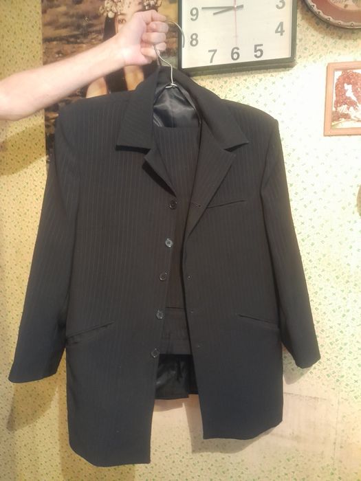 Костюм мужской тройка