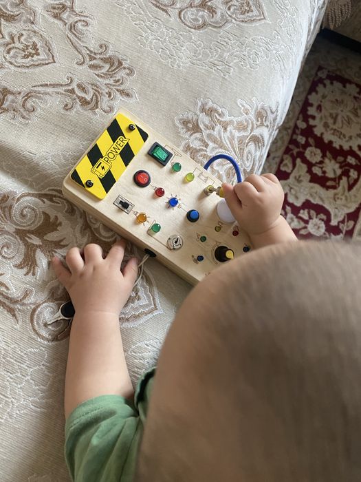 Бизиборд Монтессори