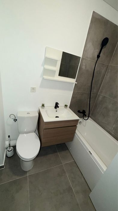 Inchiriez garsoniera