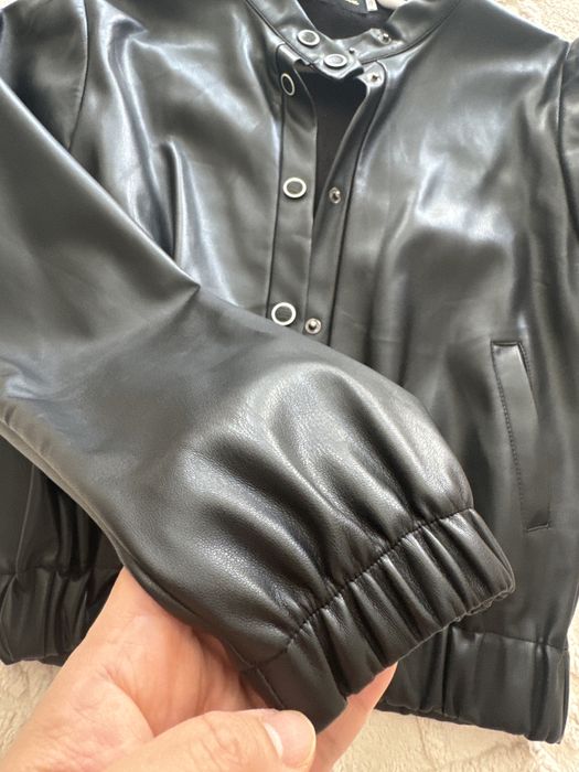 Кожанка женская 2000тг.