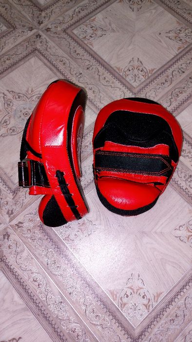 Лапы боксёрские.