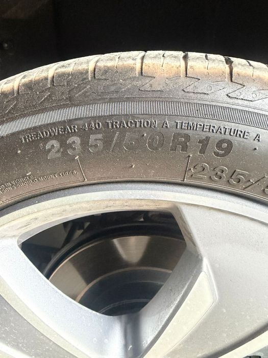 Продам комплект летних шин 235/50/19