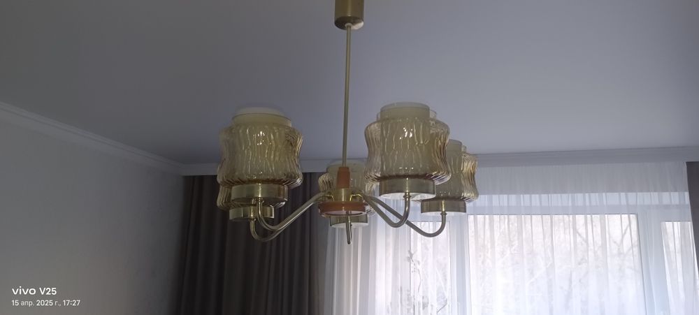 Продаю пятирожковую хрустальную люстру