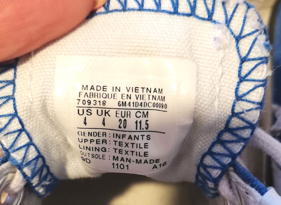 Lot papucei mărimea 20