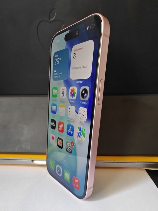 Продава iPhone 15/128 GB, без Face ID