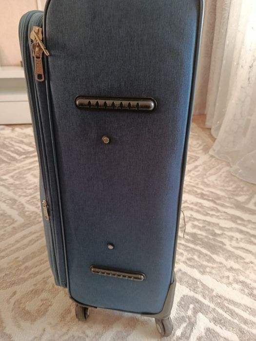 Продам чемодан большой