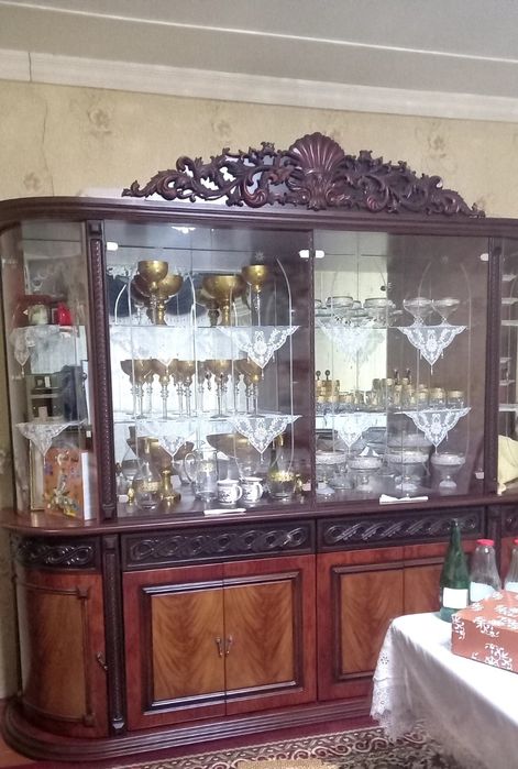Гостиная горка (Сервант).