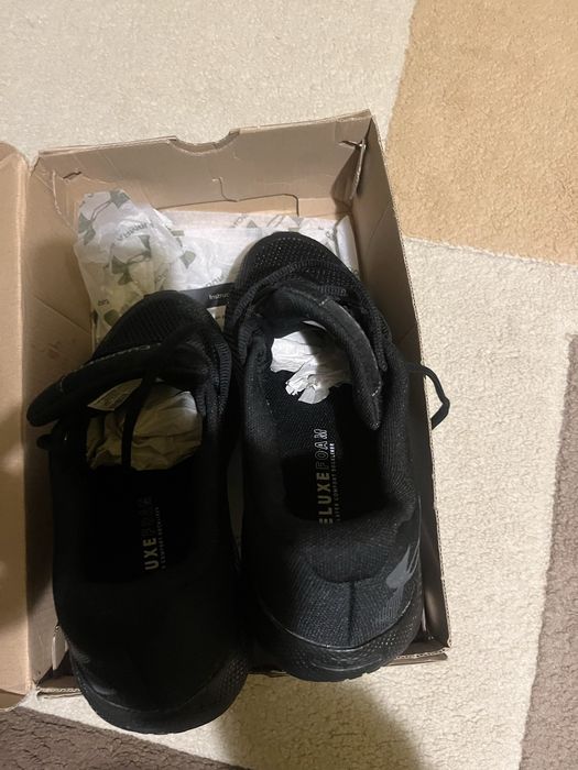 Adidasi Under Amour negri nr. 40.5