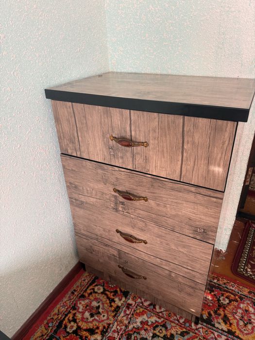 Mebel sotiladi holati ideal boshqa uyga ko’chayotganim uchun sotyabman