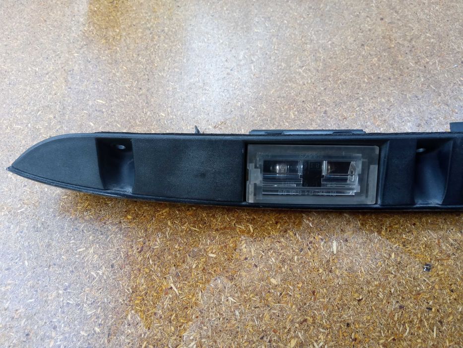 BMW E46 ( планка подсветки номера)