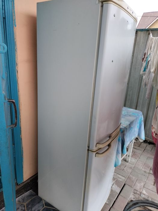 Продам холодильник