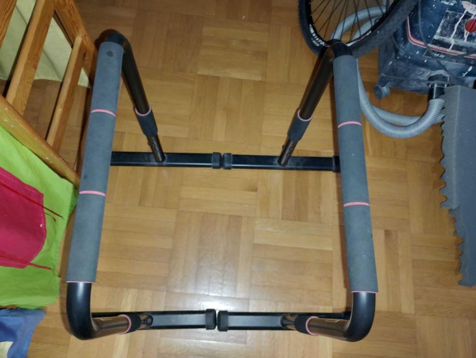 Регулируема стойка/уред за кофички