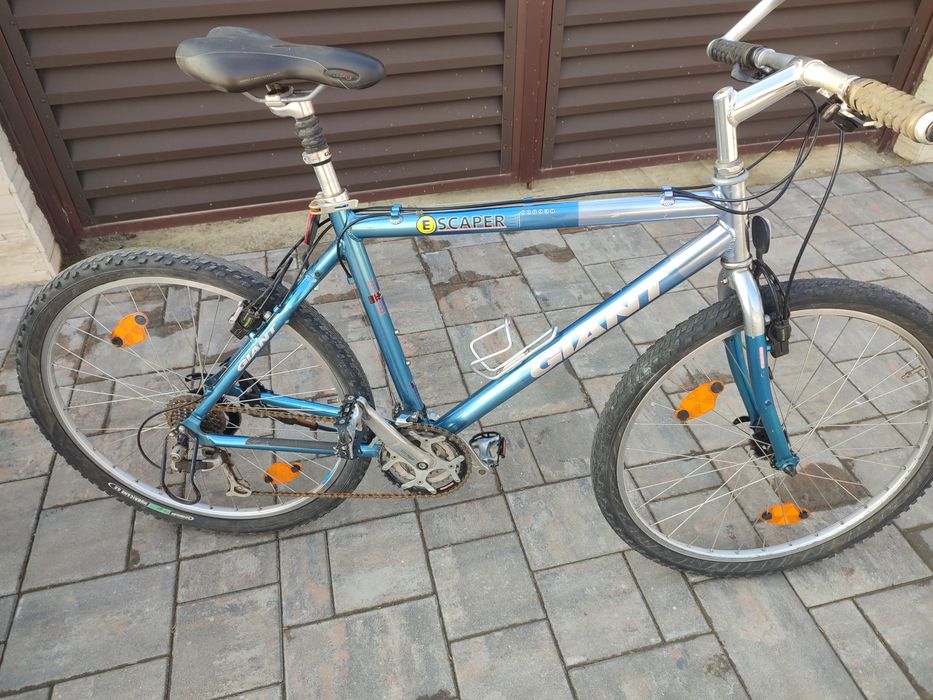 Vând bicicleta Giant   preț 470 Ron neg