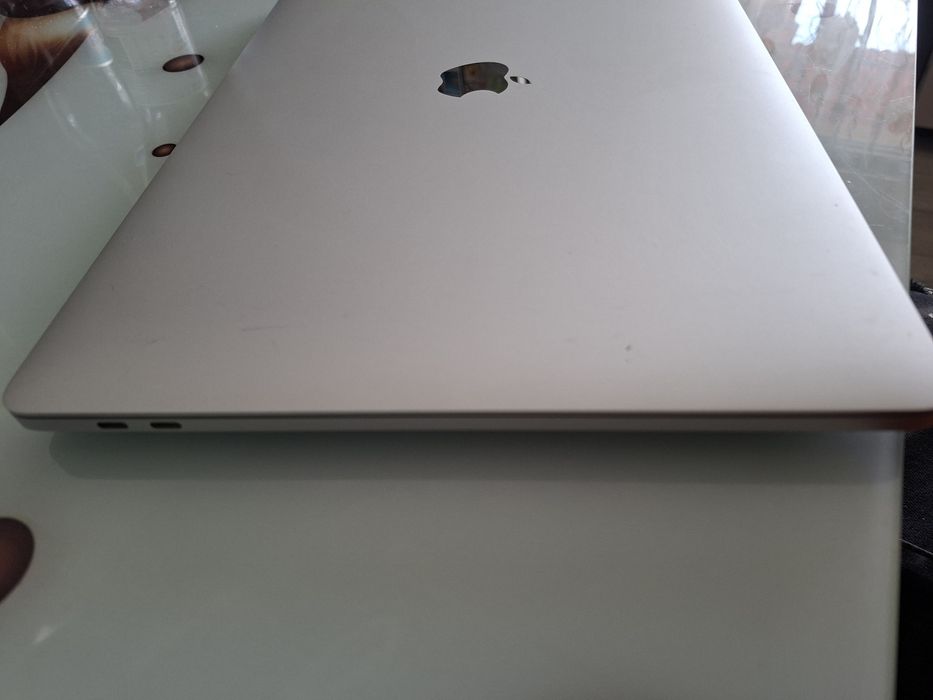 MacBook Pro 15” (2019) | i7