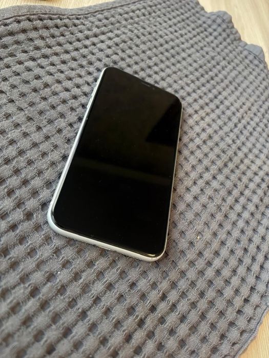 Продам Iphone XR