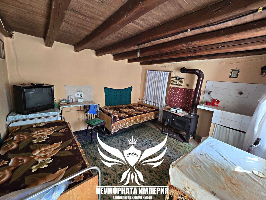 Продавам двуетажна вила/къща 140РЗП с 760кв.м. двор село Новаково