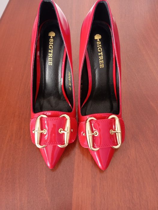 Продам Туфли новые