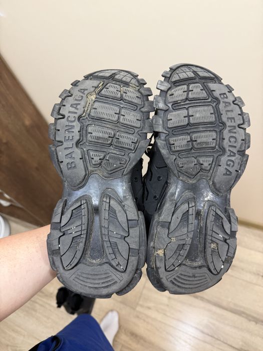 Balenciaga Track 42 purtati
