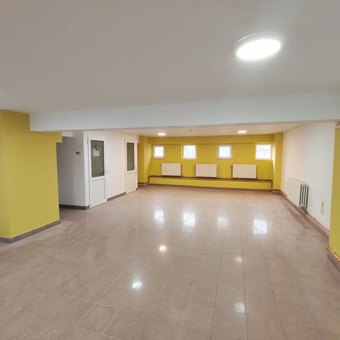 Închiriez spațiu comercial 120m2