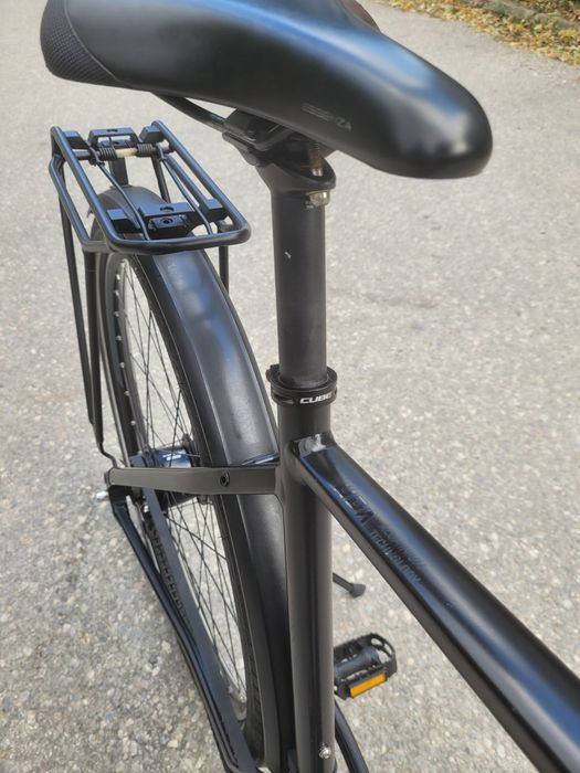 Bicicleta Cube Hyde Pro Black 2023 Full Black Frane Hidraulice pe disc Transmisie pe Curea Treking City Bicycle