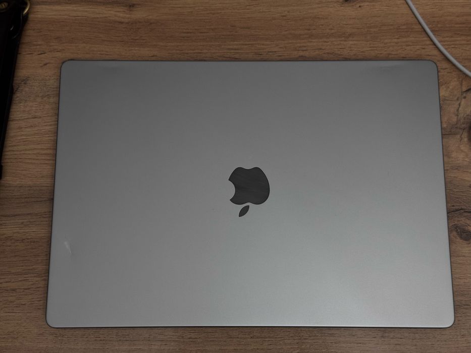 MacBook Pro 16 M1 Pro, 16 ГБ / 1 ТБ