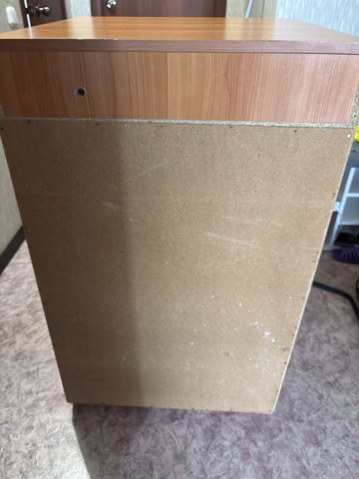 Продам тумбочку мкр Аэропорт