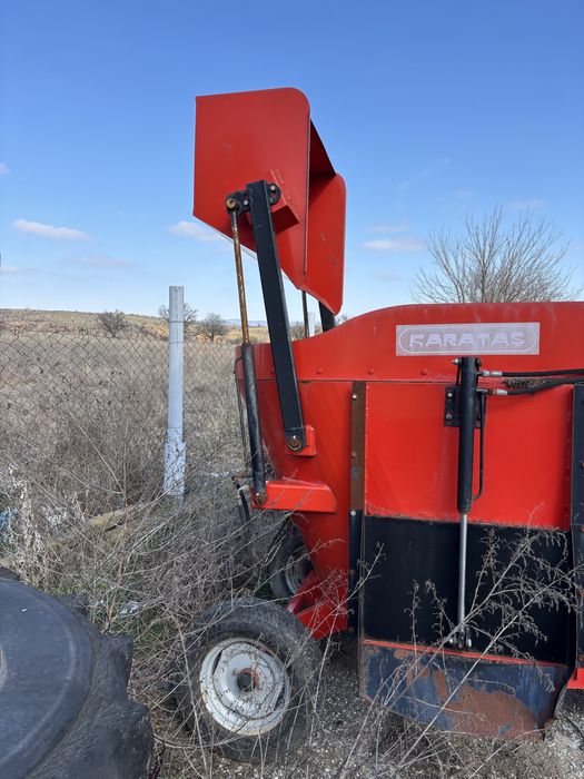 Фуражораздаващо ремарке