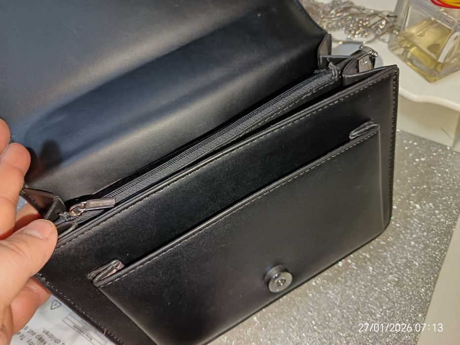 Poșetă neagră medie