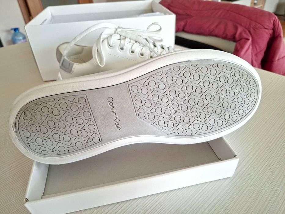Calvin Klein бели кожени маратонки 38 номер