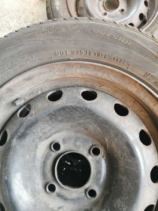 Комплект летни гуми 175/65 R14 с джанти